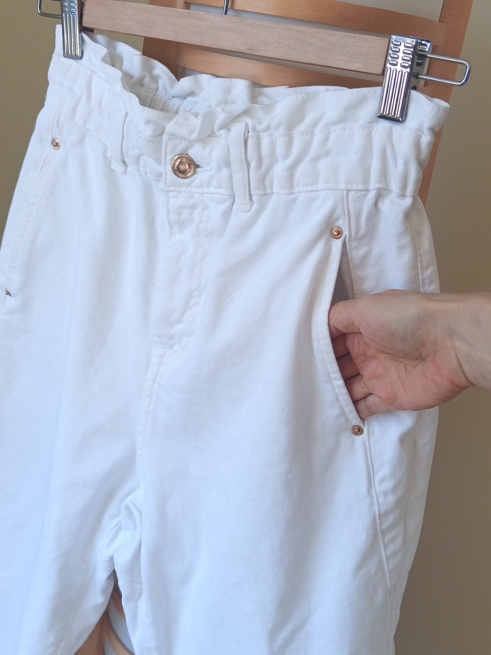 Waist 12-15" Zara Hi-Waist White Paperbag  Jeans • 4 Pockets • Inseam 23"